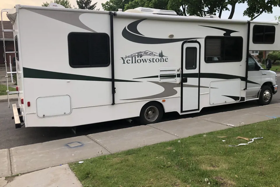 2011 Gulf Stream YellowStone