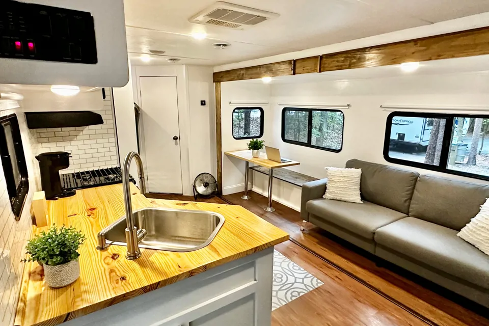 2016 Dutchmen Coleman Lantern Series