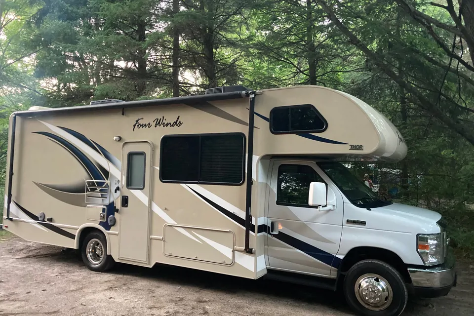 2018 Thor Motor Coach M-26B E350