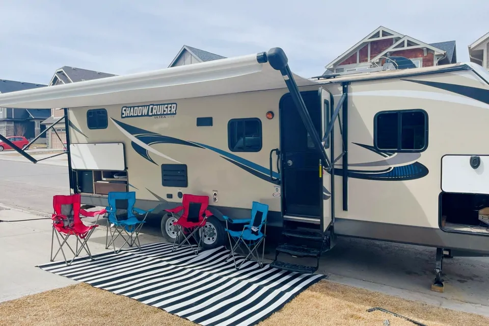 Matt's Mobile Mansion - Ultra Lite 2017 Shadow Cruiser 279DBS à Okotoks, Alberta