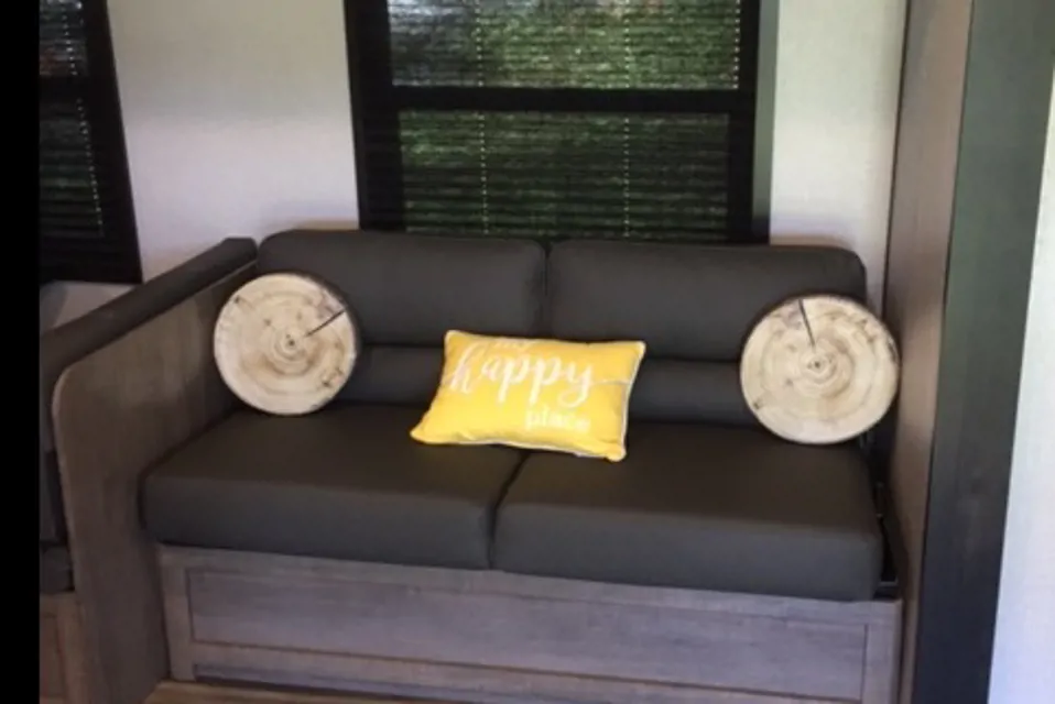 Sharon's 2022 Luxe Trailer w/ Private Suite in Lithia, Florida