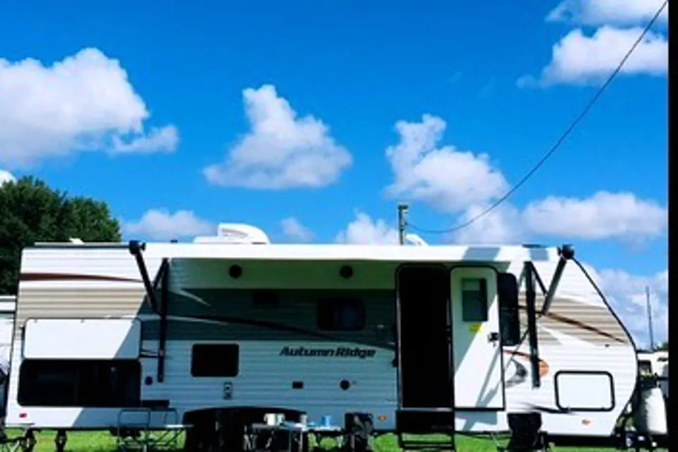 Sharon's 2022 Luxe Trailer w/ Private Suite in Lithia, Florida