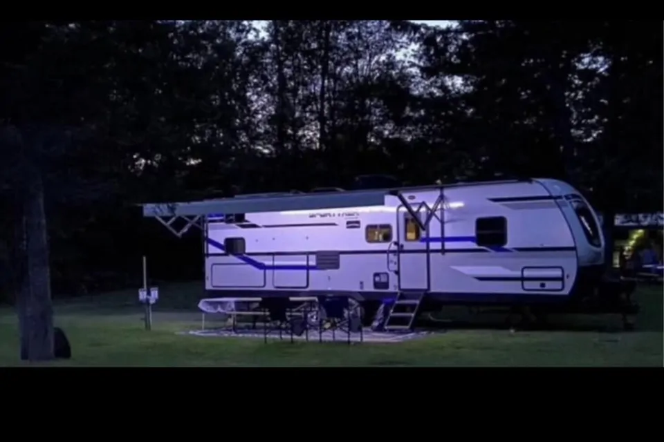 2021 Venture RV Sporttrek