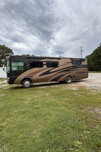 2005 National RV Tropical