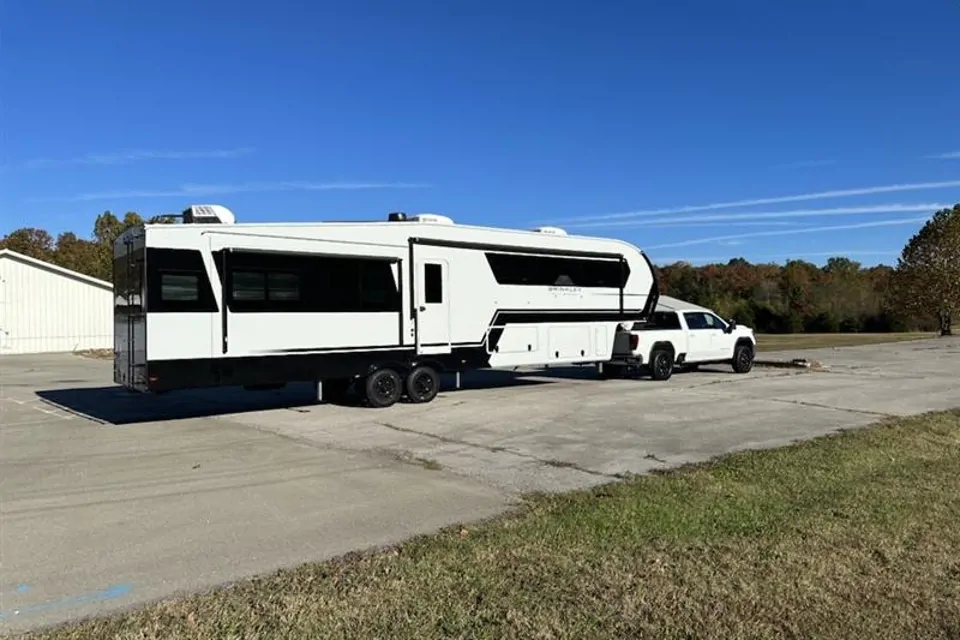 Sean 's Brinkley Z Fifth Wheel à Lenexa, Kansas