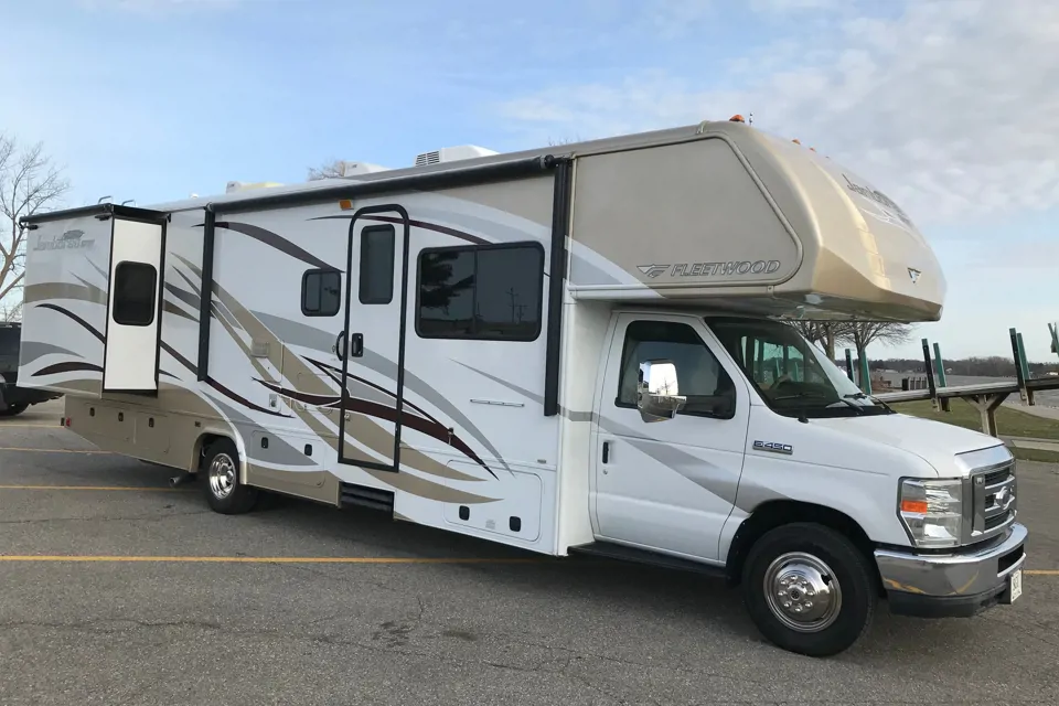 Chris’s Fleetwood JAMBOREE SPORT Class C in Spring-Lake, Michigan