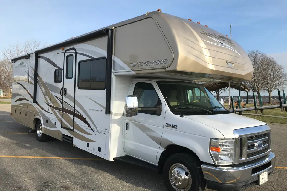 Chris’s Fleetwood JAMBOREE SPORT Class C in Spring-Lake, Michigan