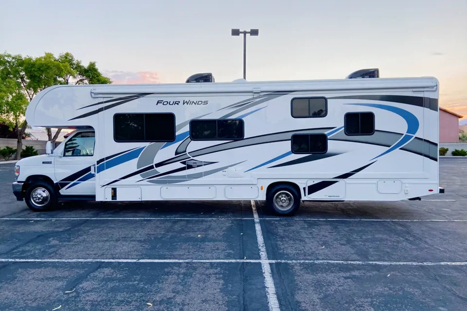 Luiza's Thor Motor Coach Four Winds 31 EV Class C à Las-Vegas, Nevada