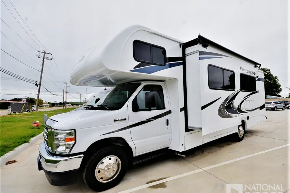 Spacious & Cozy 30 feet RV Sleep 6 à McKinney, Texas