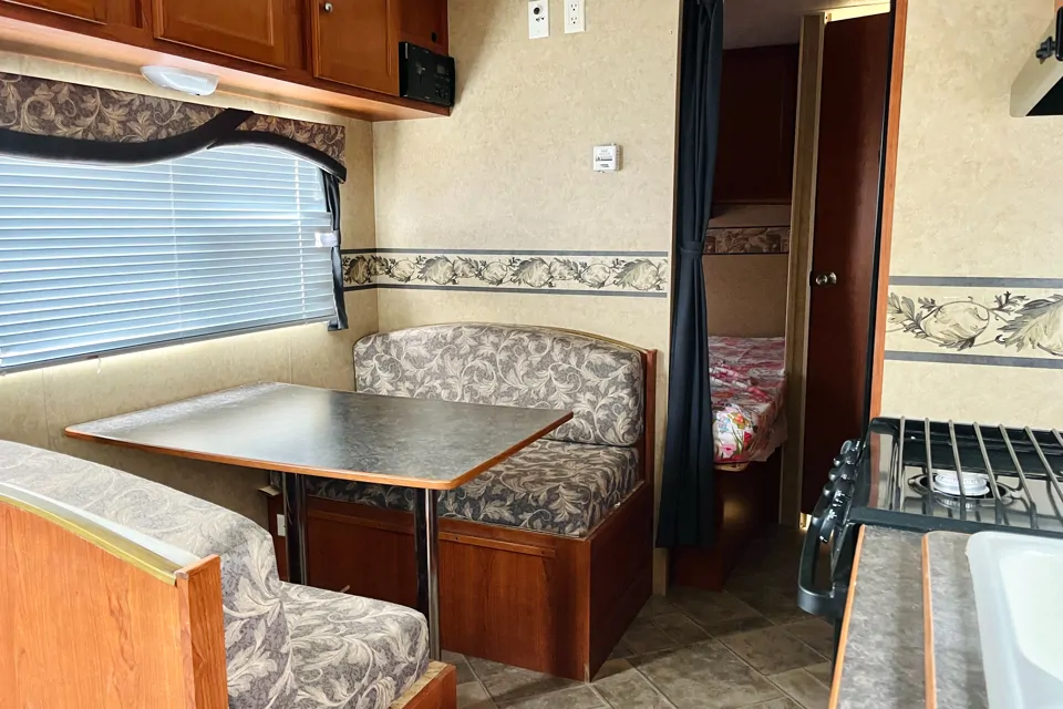 Cozy Beginner Friendly Camper With Everything You Need 2010 Super Sport in Eagle-Mountain, Utah