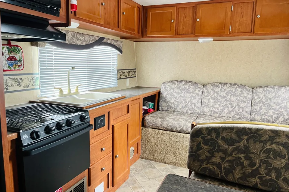 Cozy Beginner Friendly Camper With Everything You Need 2010 Super Sport in Eagle-Mountain, Utah