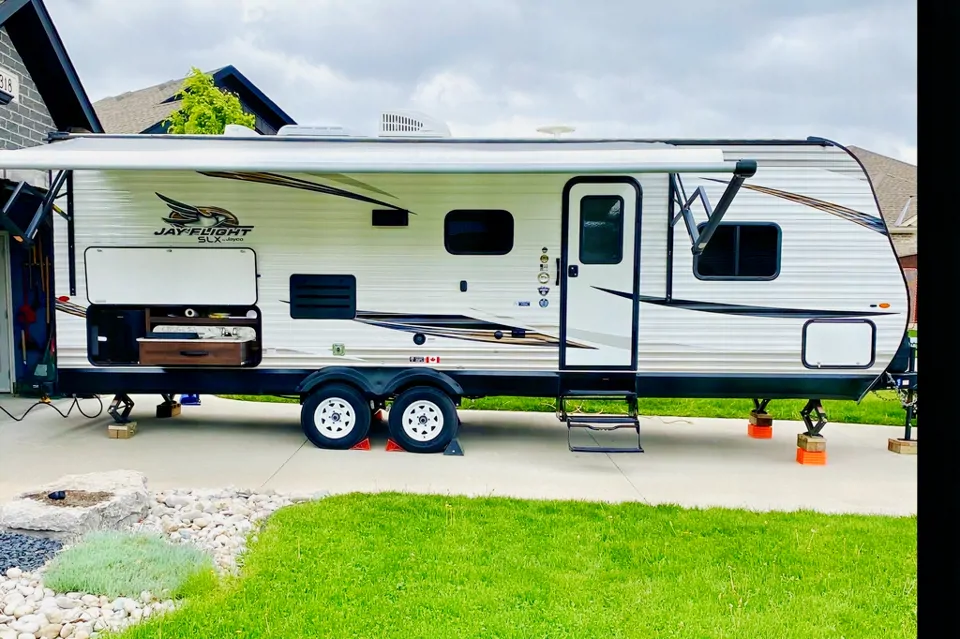 The Glamper Camper à Corunna, Ontario