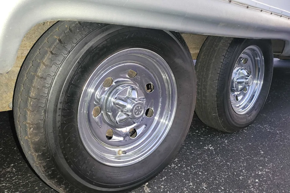Eric's Frontier Hyperlite Travel Trailer in St-Louis, Missouri