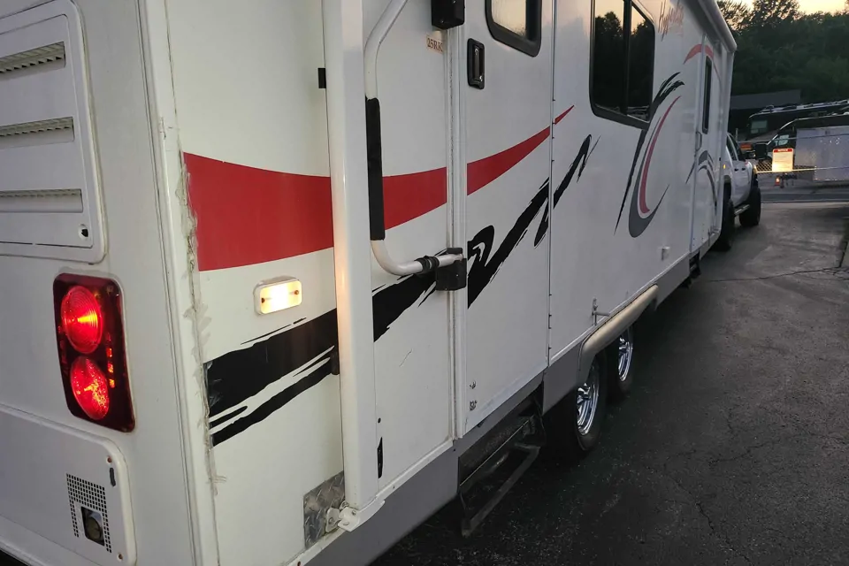 Eric's Frontier Hyperlite Travel Trailer in St-Louis, Missouri