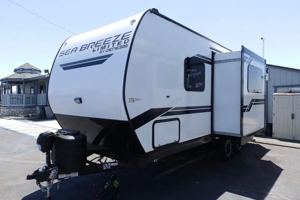 2024 Genesis Supreme RV Supreme sea breeze 19fss