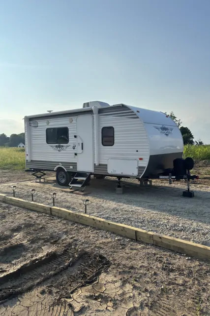 2021 Shasta 18RQ Rear Bath