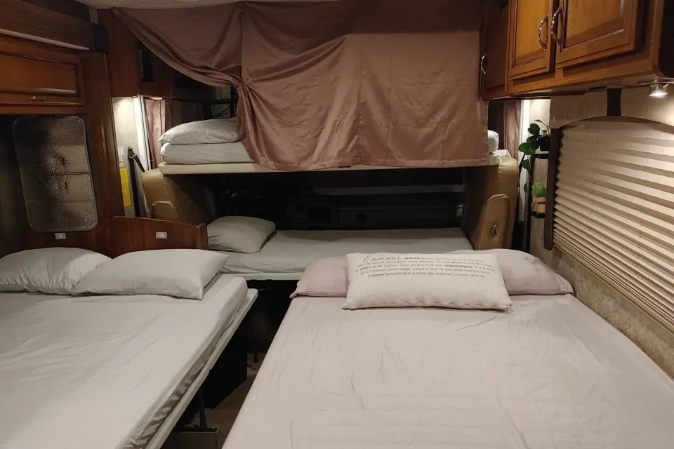 CAN+USA 32pi Fleetwood Storm A/ 9 ceintures/couche 10 pers. bunkbed 2014                                                              in Marguerite-DYouville, Quebec