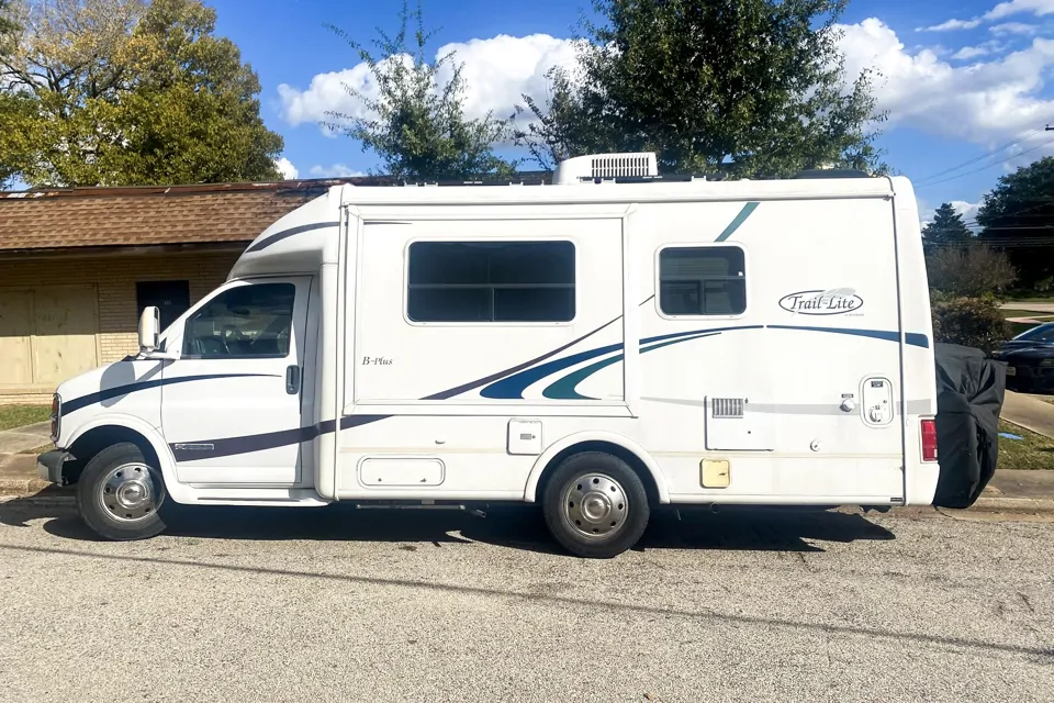 2002 R-Vision Trail Lite B~Plus