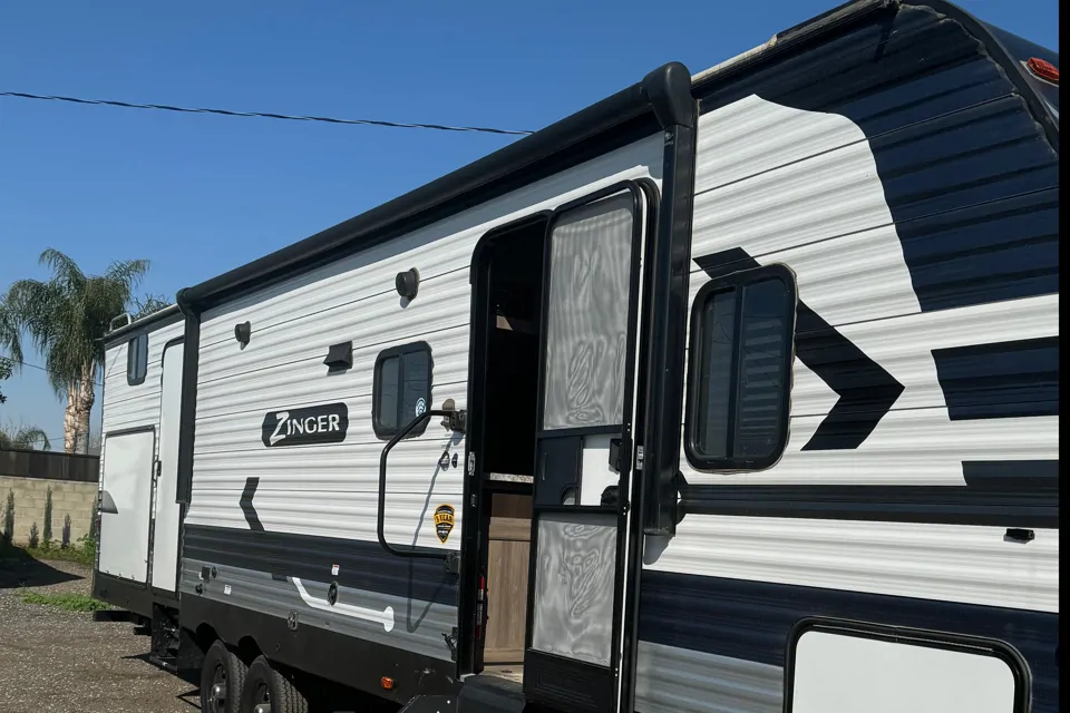 Yuri's Crossroads ZINGER Trailer in Bakersfield, California