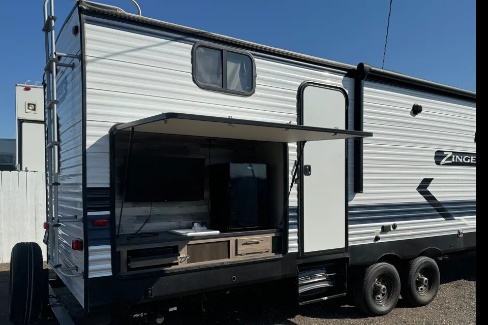 Yuri's Crossroads ZINGER Trailer in Bakersfield, California