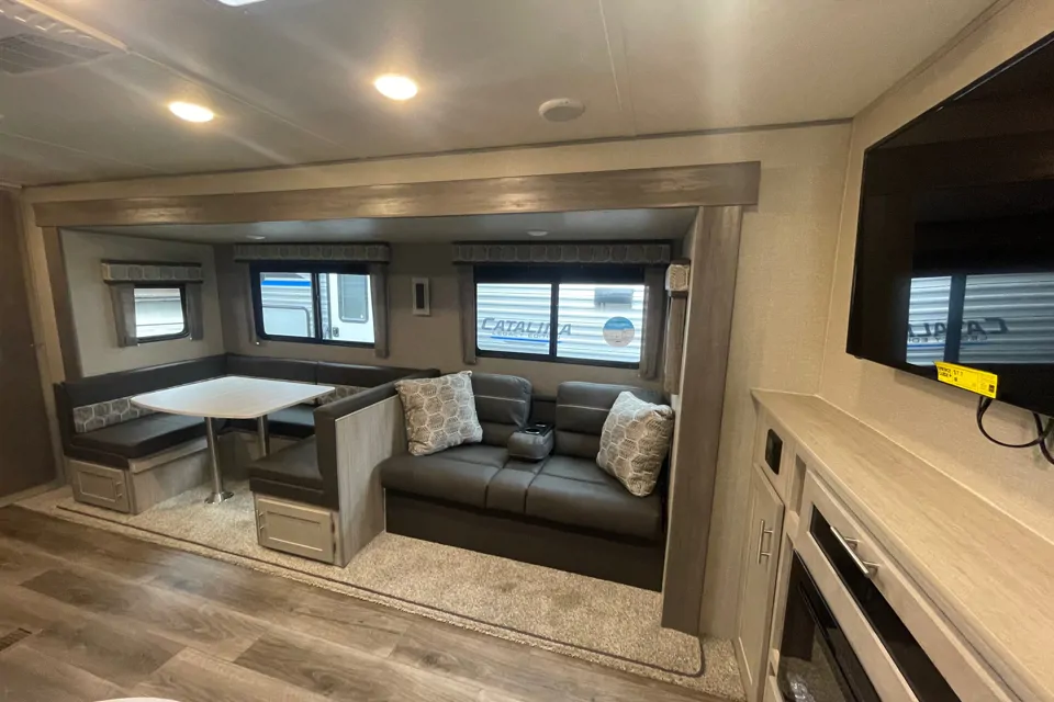 New! Coachmen Catalina Legacy Edition 293QBCK Travel Trailer in Washington, Michigan