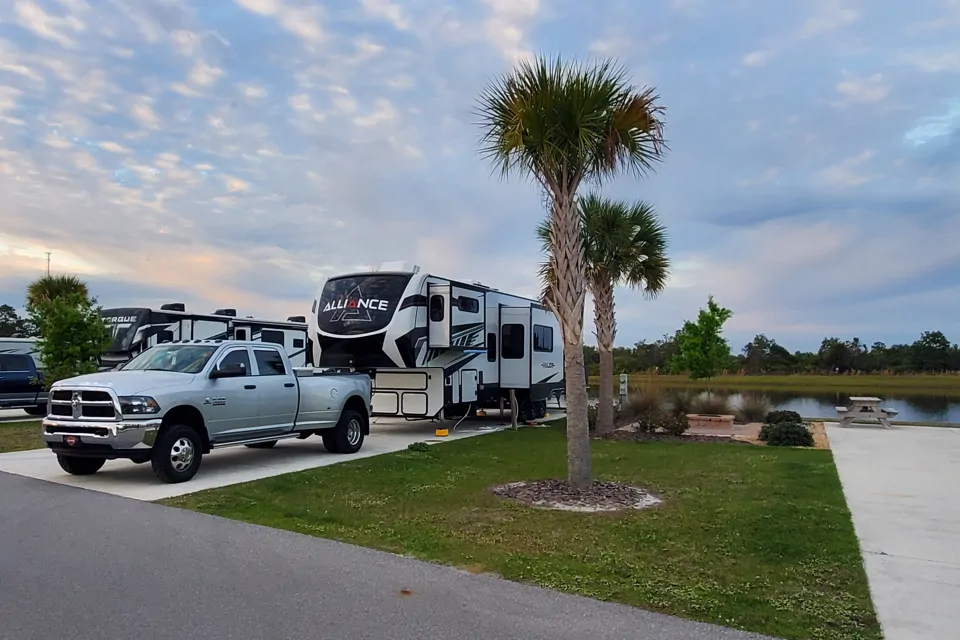 2022 Alliance RV 40v13 valor