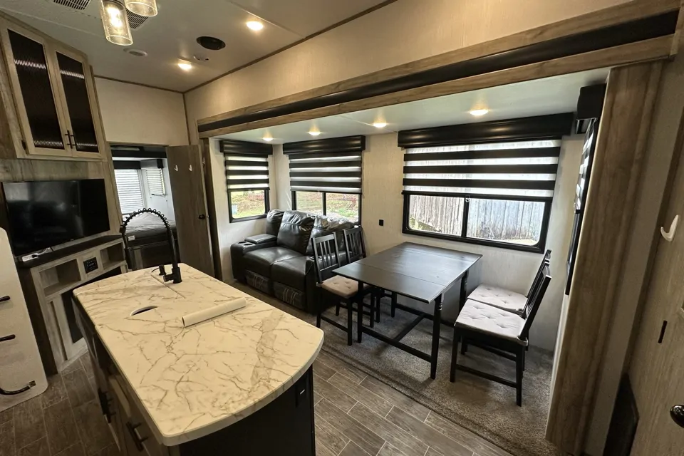 2021 Forest River Artic Wolf 3770 Suite