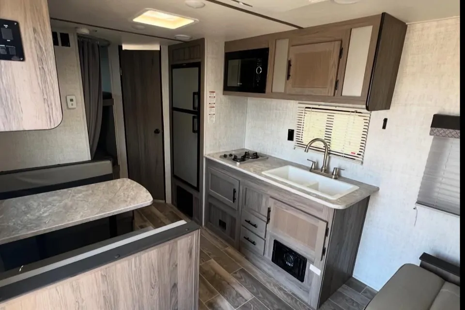 2022 Gulf Stream Enlighten