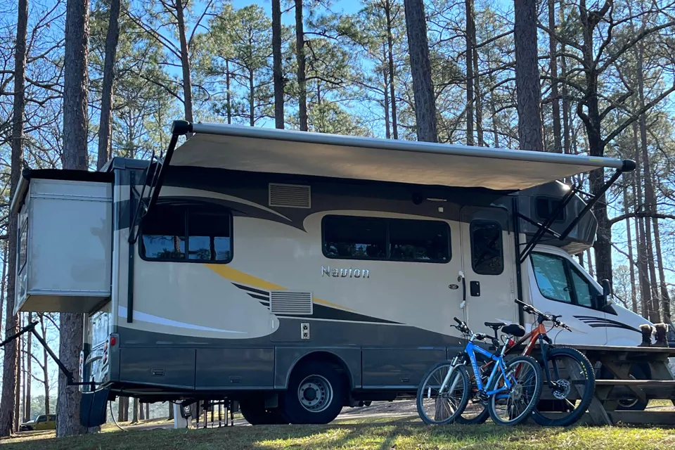Mercedes Winnebago Navion Class B in Gulf-Breeze, Florida