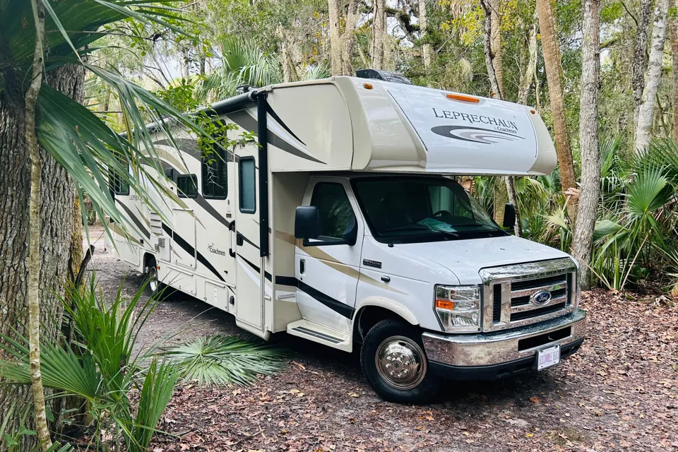 Cozy, Spacious, Wallet-Friendly Getaway + Lavish Amenities - 150 Miles/Day in Jacksonville, Florida