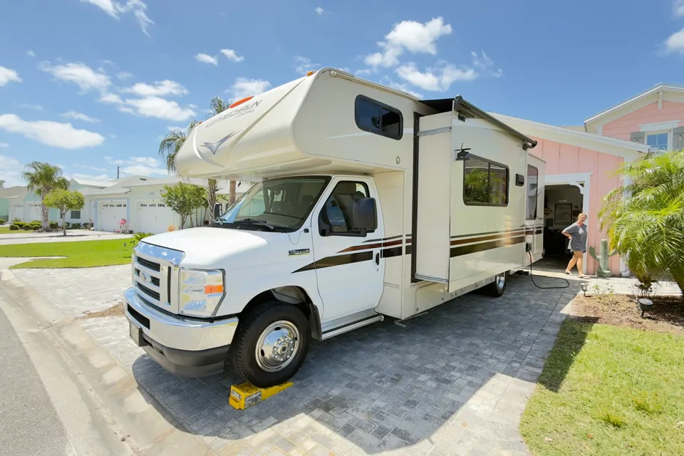 2022 Coachmen Leprechaun premium