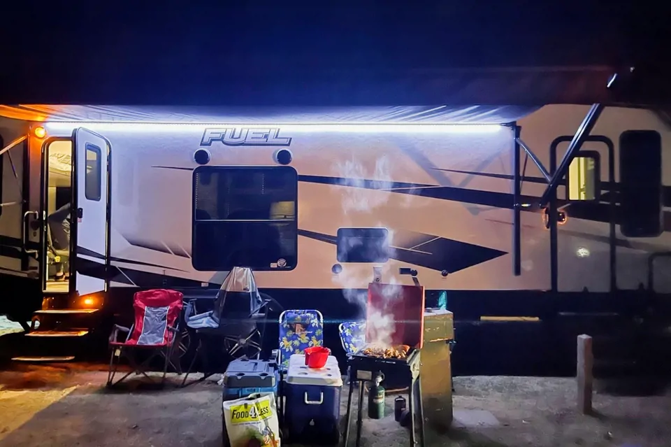 Hitendra's Heartland Fuel 305 Toy Hauler in Fresno, California