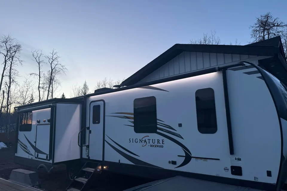 2020 Forest River Signature 8332sb