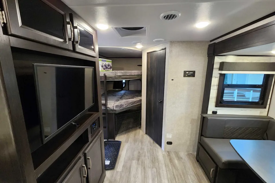 Jordon 's Jayco Jayfeather Travel Trailer in Dawson-Creek, British Columbia