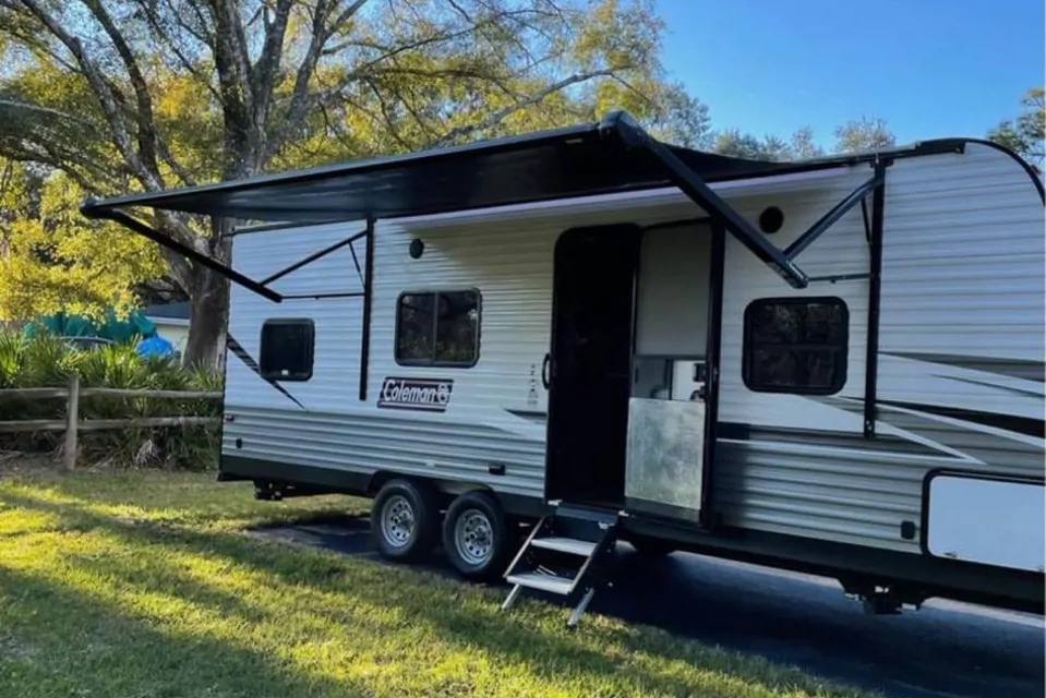   coleman lantern lt 274bh Travel Trailer in Land-O-Lakes, Florida