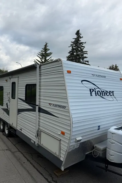 2006 Fleetwood Pioneer