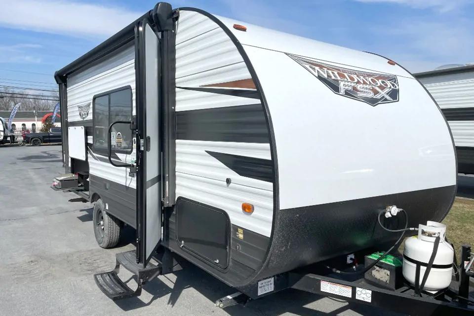 Z RV Adventures "LYNN" in Port-Jefferson-Station, New York