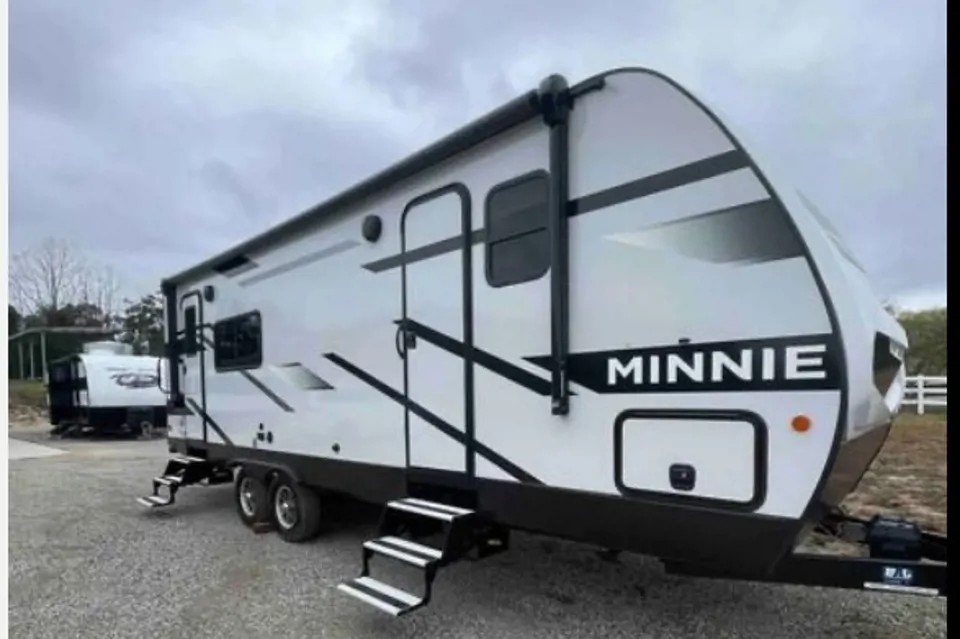2023 Winnebago Minnie