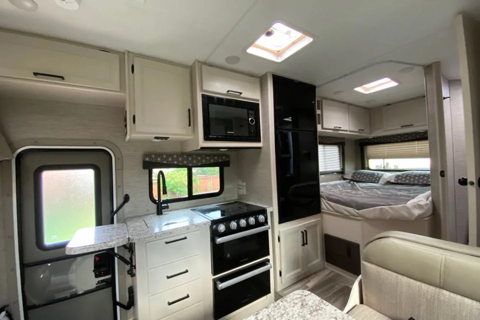 2022 Thor Motor Coach Freedom Elite