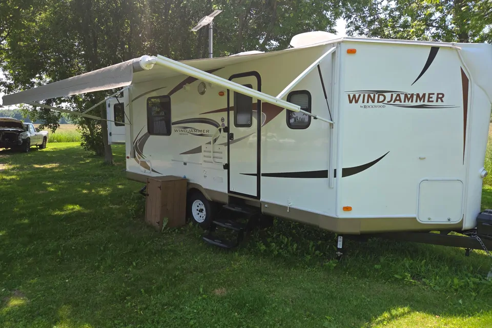 2011 Forest River windjammer 2102w