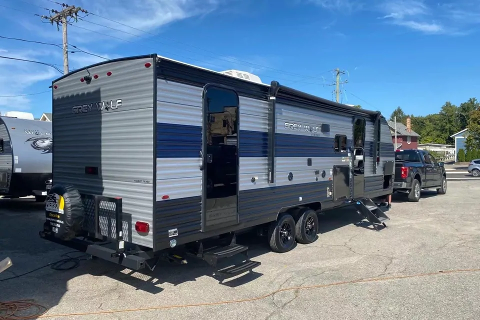 Moon's Forest River 26DBH Travel Trailer in Oakville, Ontario