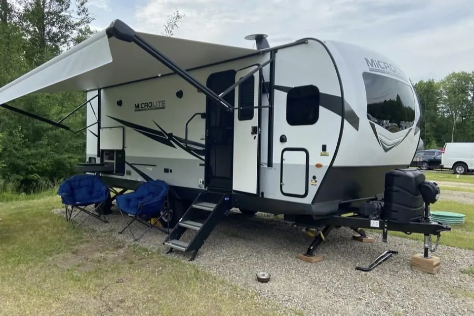 2021 Flagstaff 25FKS
