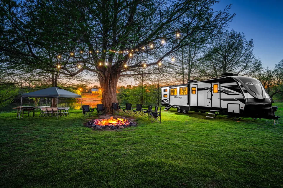 The Tumbleweed | Fully-Loaded Bunk House (Sleeps 8) in Kerrville, Texas