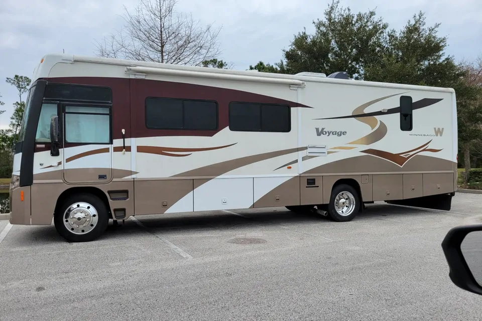 2007 Winnebago Voyage