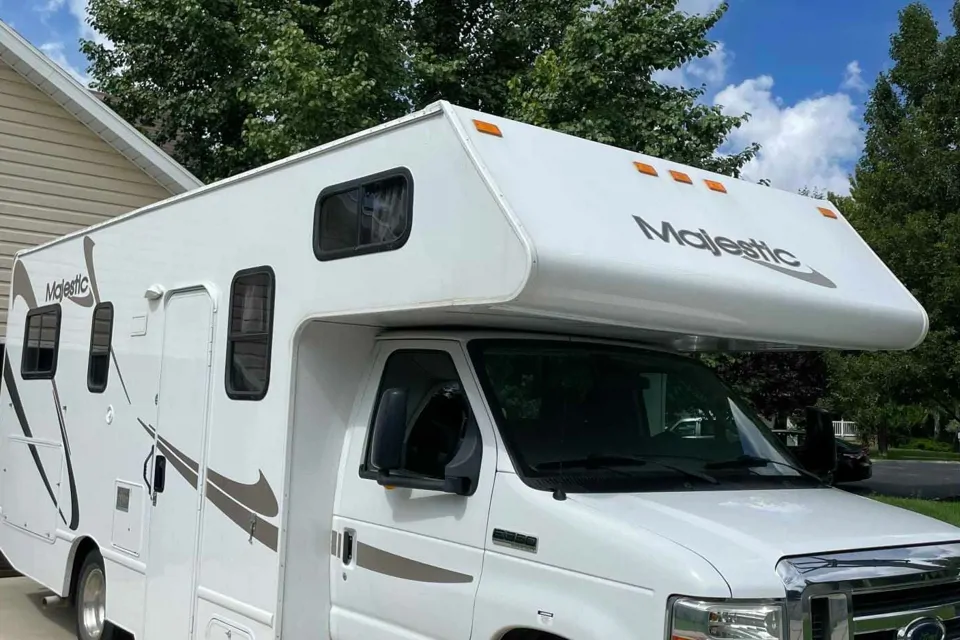 2013 Thor Motor Coach Majestic 23a