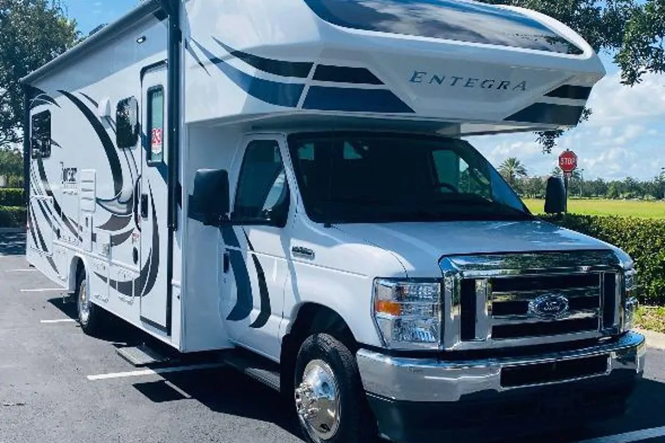 25R Entegra Coach ODYSSEY Class C  in Vero-Beach, Florida