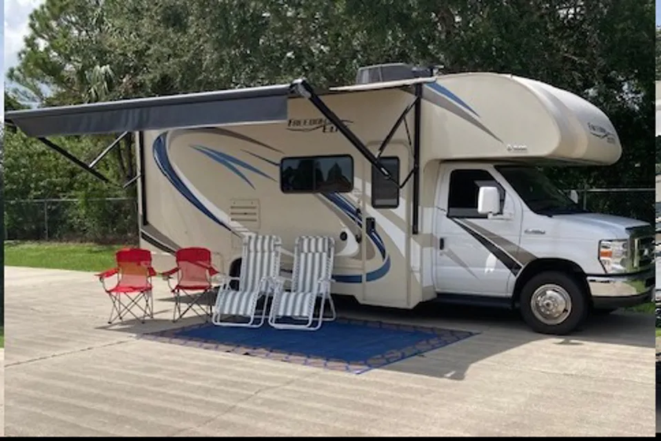 Your Hotel Room on Wheels in Vero-Beach, Florida