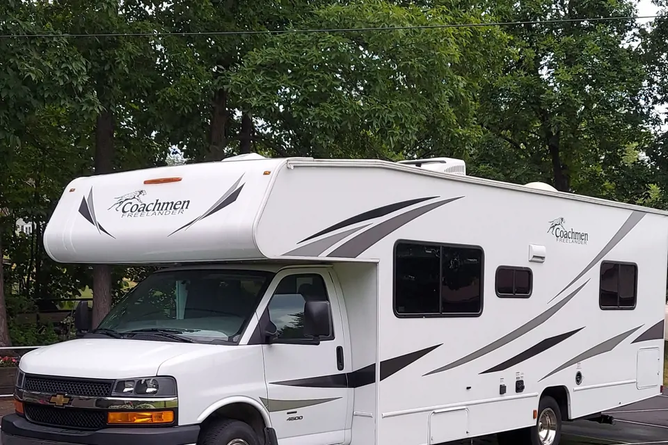 Steve's Forest River Freelander 27QB Class C à Brighton, Michigan