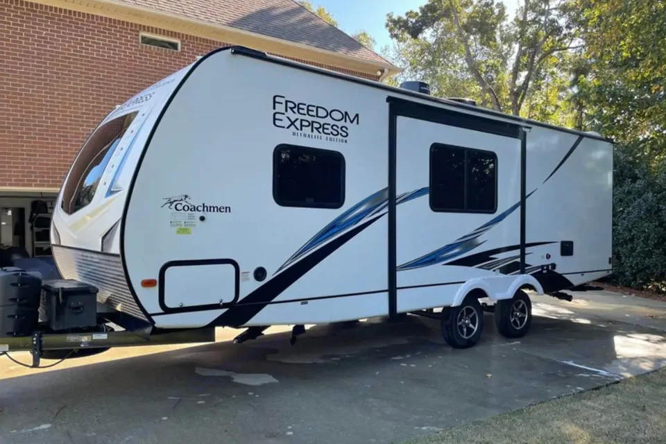 Adventure Awaits! Rent Our Family-Friendly Camper! in Jacksonville, Florida