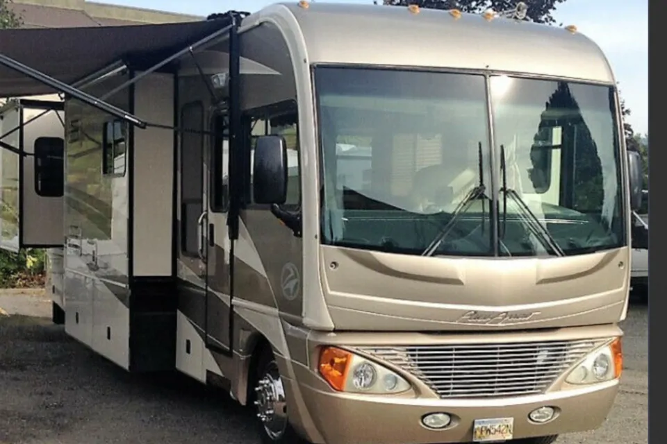2005 Fleetwood Pace Arrow 37C